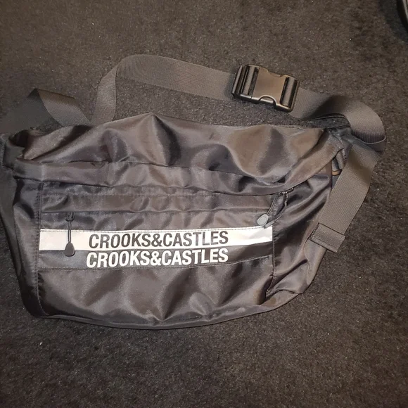Huge crooks and Castles fanny pack - Picture 2 of 3